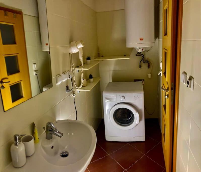 Jasmine Apartment - Free Parking - City Center - Skibus - Tatralandia 5Km Liptovský Mikuláš Buitenkant foto